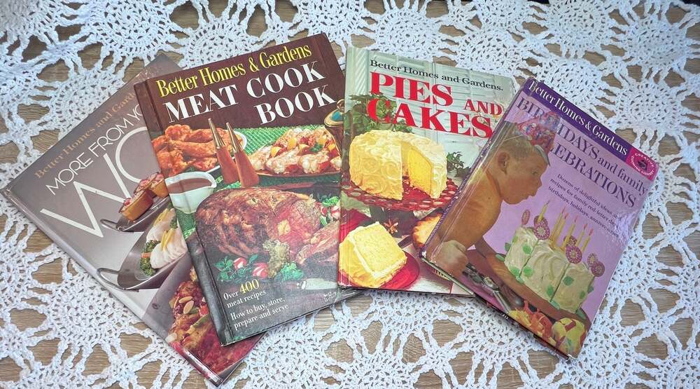 LOT of 4 Vintage Better Homes & Gardens Cookbooks